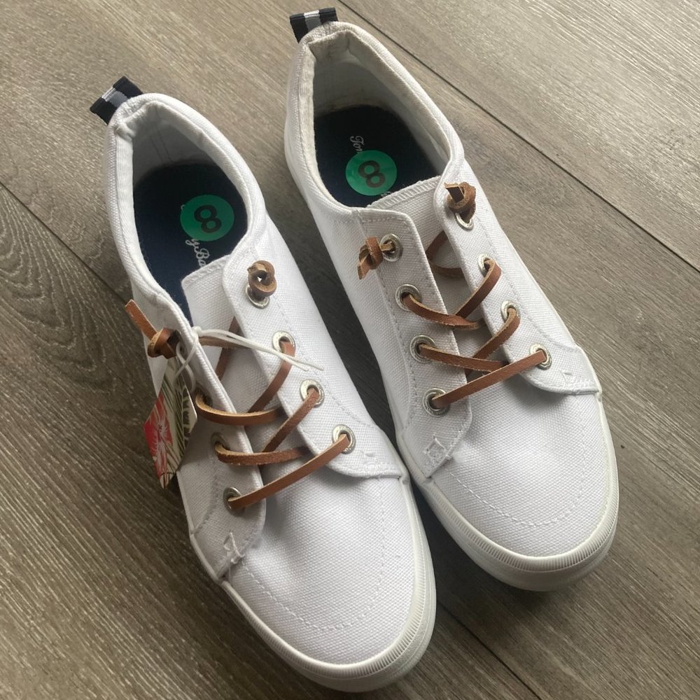 TOMMY BAHAMA Women white canvas sneakers. Size 7-8 - Picture 2 of 5